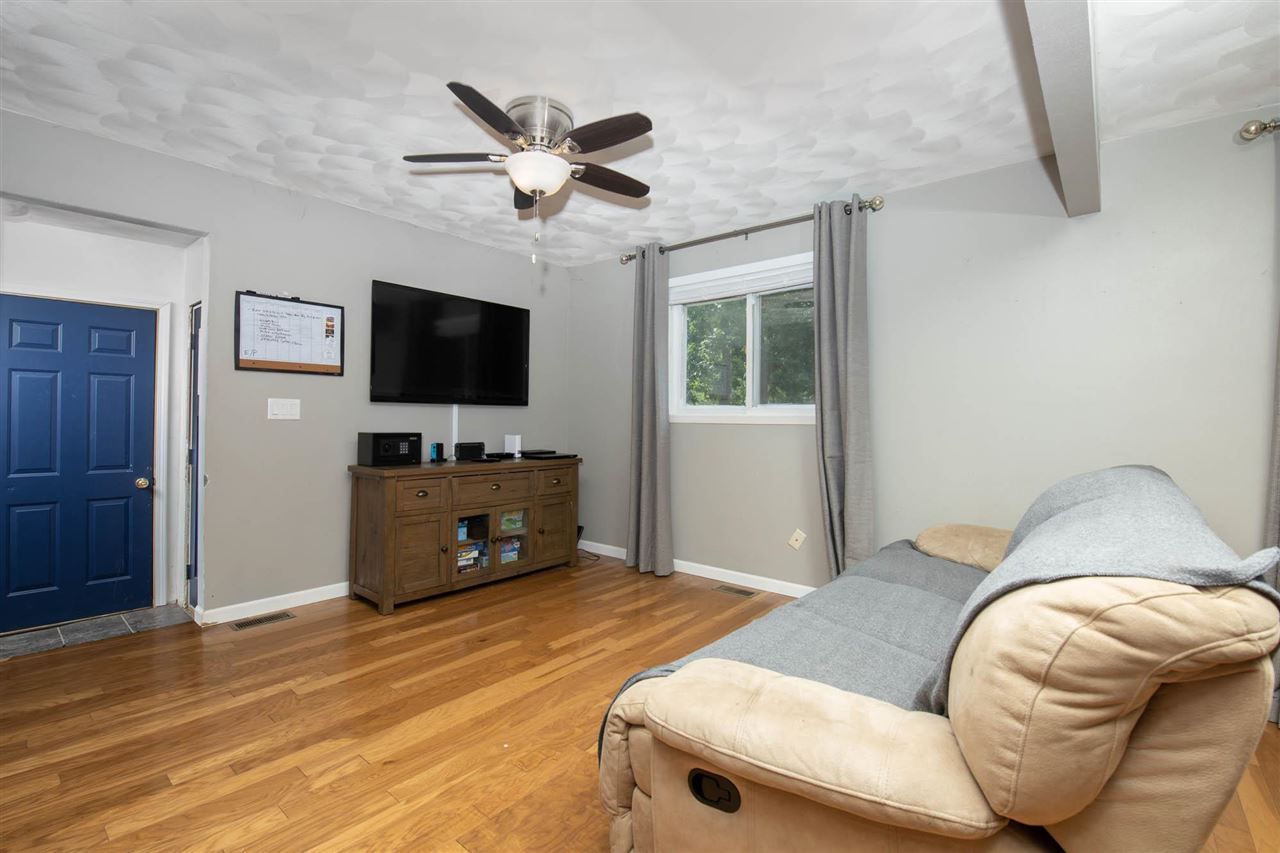 1088 Winborne Road Lake Summerset, IL 61019 - Photo 4 of 22 a living room with furniture and a flat screen tv