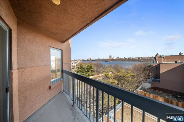 $3,850 | 605 Hancock Court, Edgewater, NJ 07020