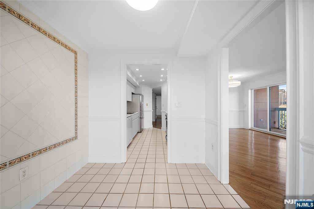 605 Hancock Court Edgewater, NJ 07020 - Photo 14 of 36