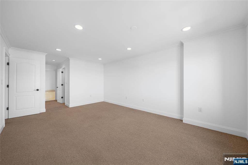 605 Hancock Court Edgewater, NJ 07020 - Photo 17 of 36