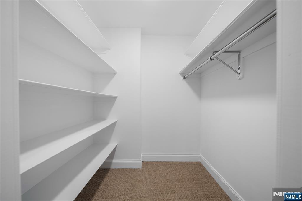 605 Hancock Court Edgewater, NJ 07020 - Photo 20 of 36