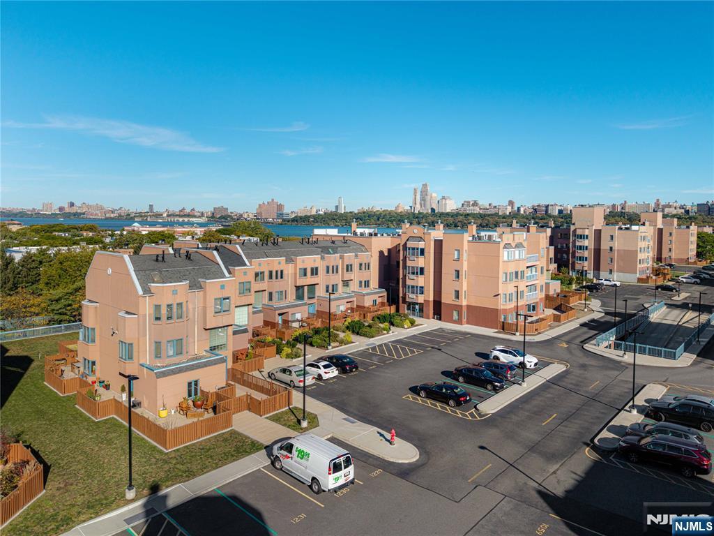 605 Hancock Court Edgewater, NJ 07020 - Photo 2 of 36