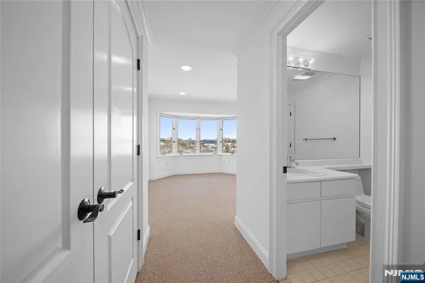 $3,850 | 605 Hancock Court, Edgewater, NJ 07020