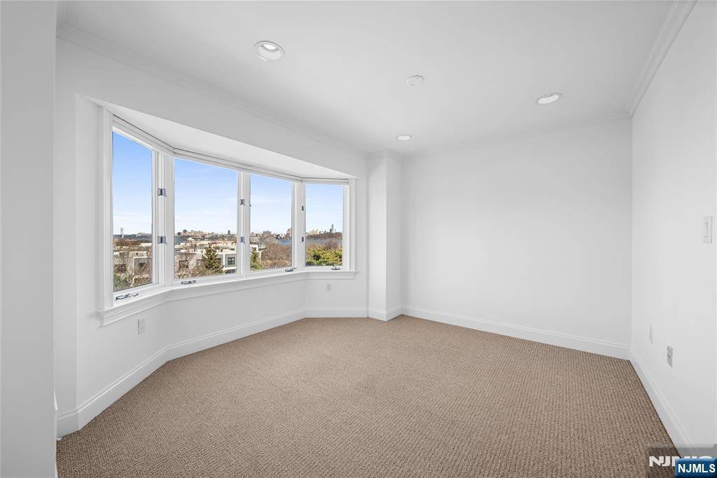 605 Hancock Court Edgewater, NJ 07020 - Photo 23 of 36