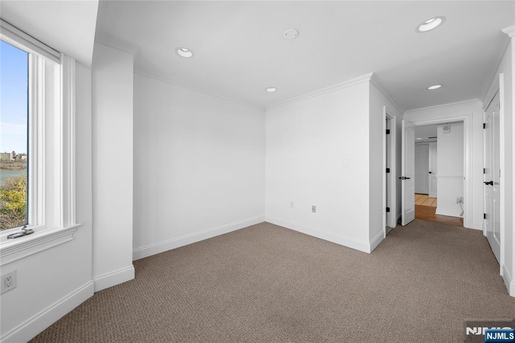 605 Hancock Court Edgewater, NJ 07020 - Photo 24 of 36