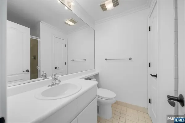 $3,850 | 605 Hancock Court, Edgewater, NJ 07020