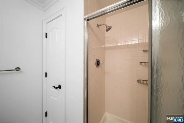 $3,850 | 605 Hancock Court, Edgewater, NJ 07020