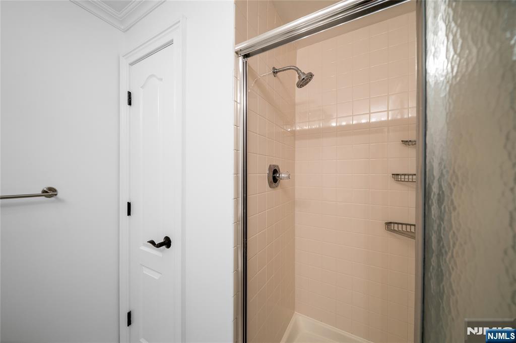 605 Hancock Court Edgewater, NJ 07020 - Photo 26 of 36