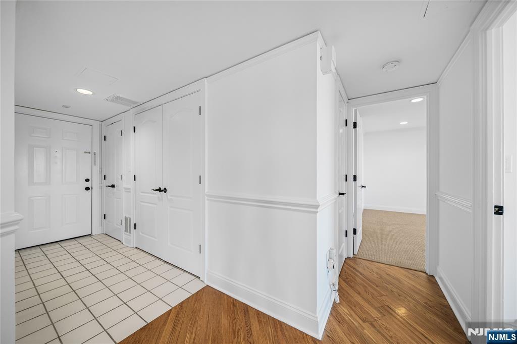 605 Hancock Court Edgewater, NJ 07020 - Photo 27 of 36