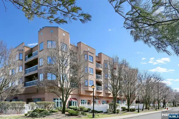 $3,850 | 605 Hancock Court, Edgewater, NJ 07020