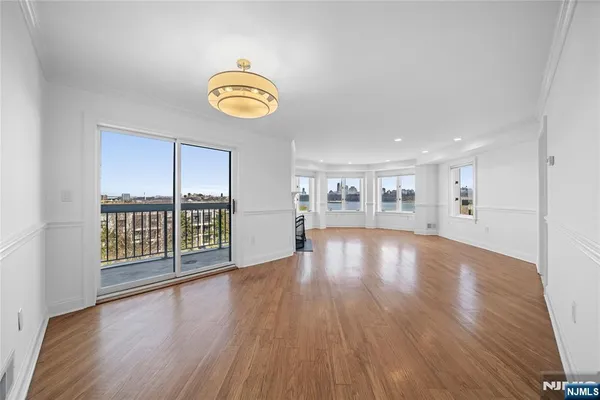 $3,850 | 605 Hancock Court, Edgewater, NJ 07020