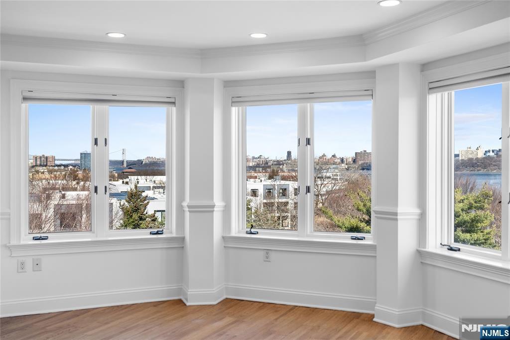 605 Hancock Court Edgewater, NJ 07020 - Photo 7 of 36