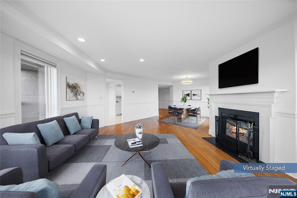 605 Hancock Court Edgewater, NJ 07020 - Photo 8 of 36