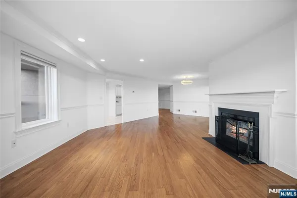 $3,850 | 605 Hancock Court, Edgewater, NJ 07020