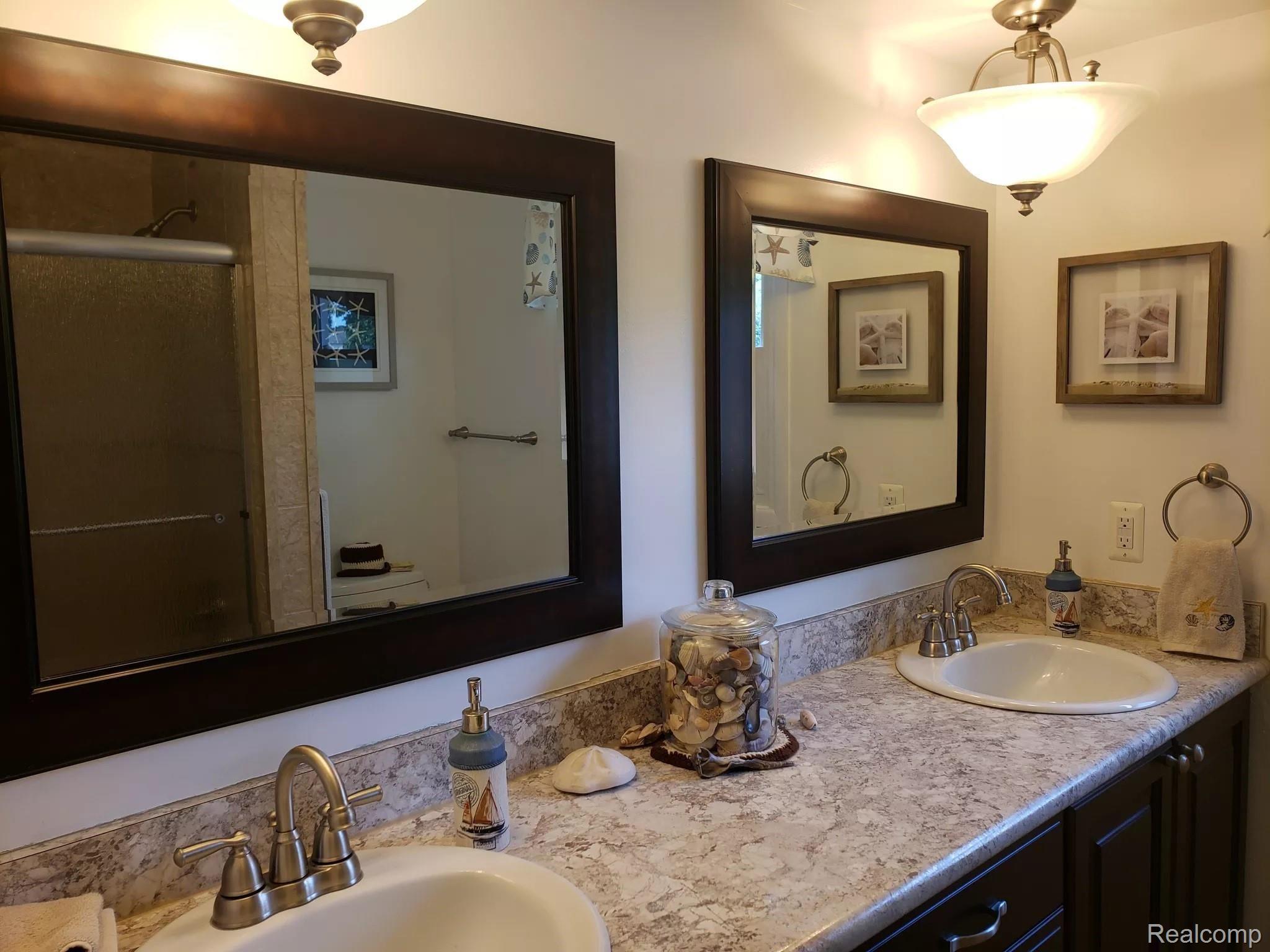 7520 Chichester Road Canton, MI 48187 - Photo 42 of 49 MAIN BATH 2.jpg