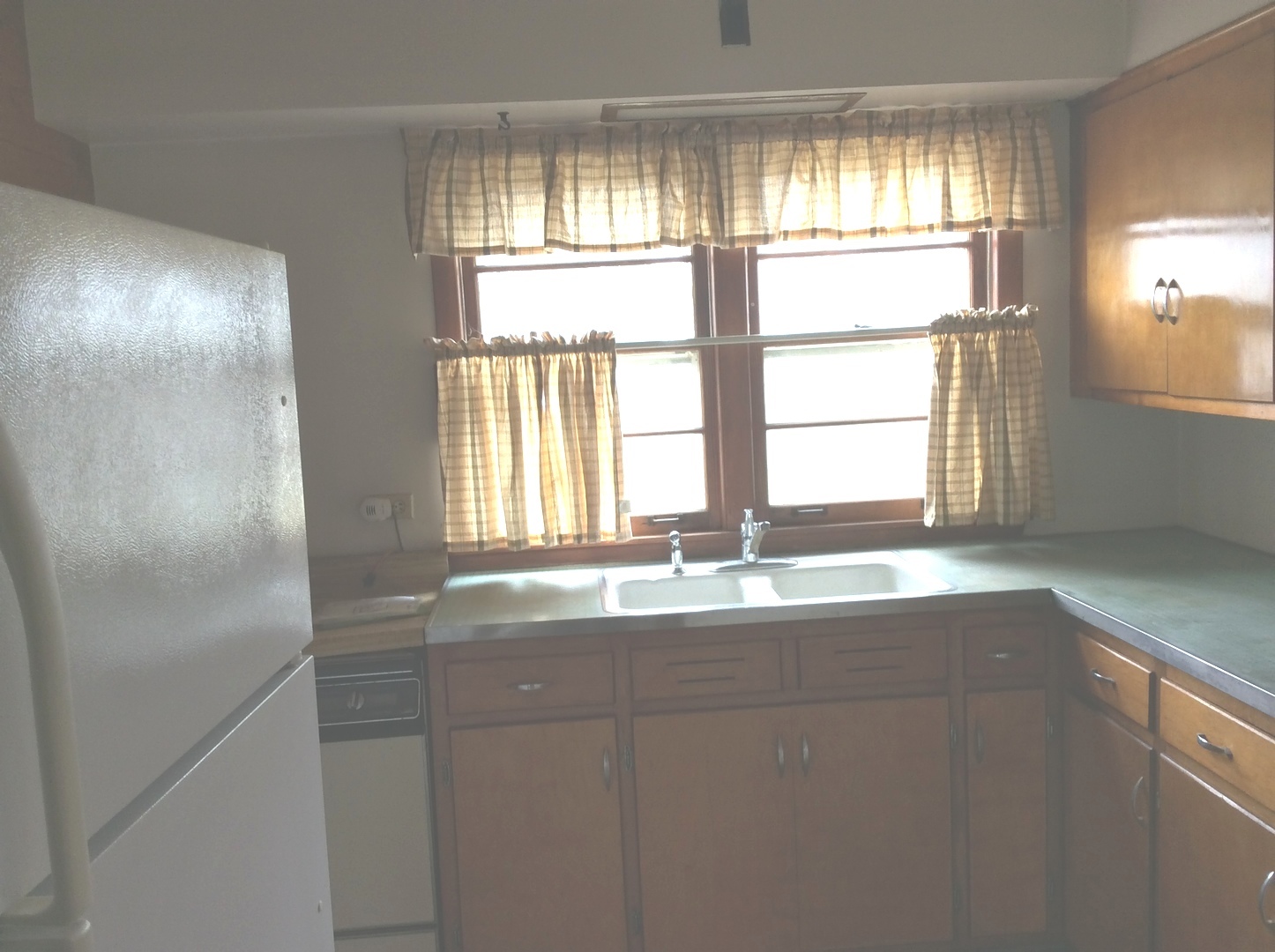 1436 Evergreen Road Homewood, IL 60430 - Photo 11 of 32 a bathroom with a sink and a window