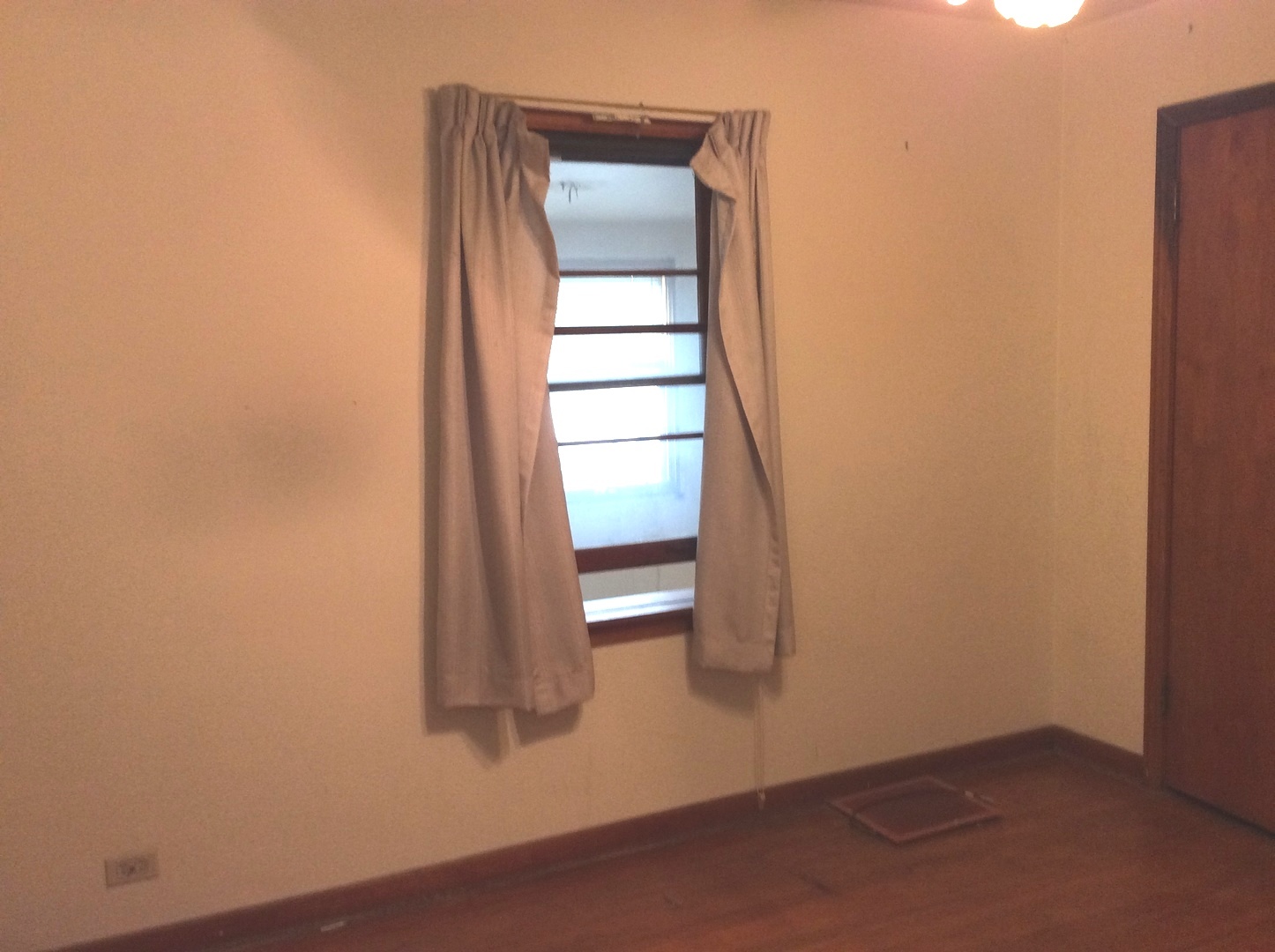 1436 Evergreen Road Homewood, IL 60430 - Photo 13 of 32 an empty room with a window