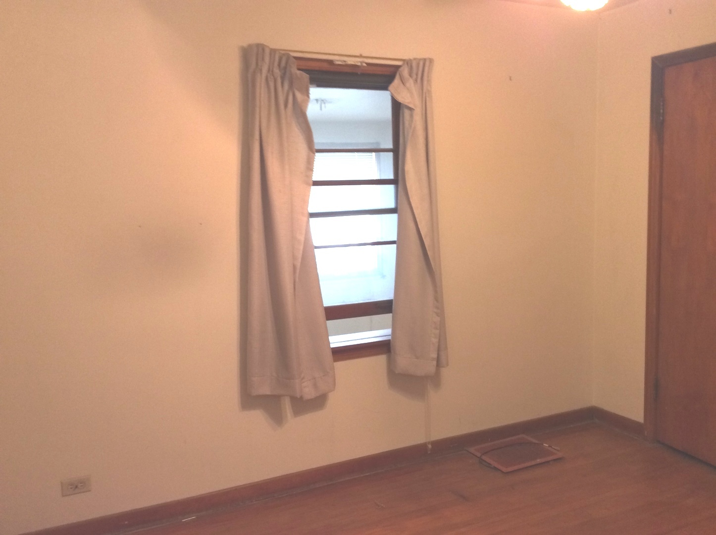 1436 Evergreen Road Homewood, IL 60430 - Photo 14 of 32 an empty room with a window