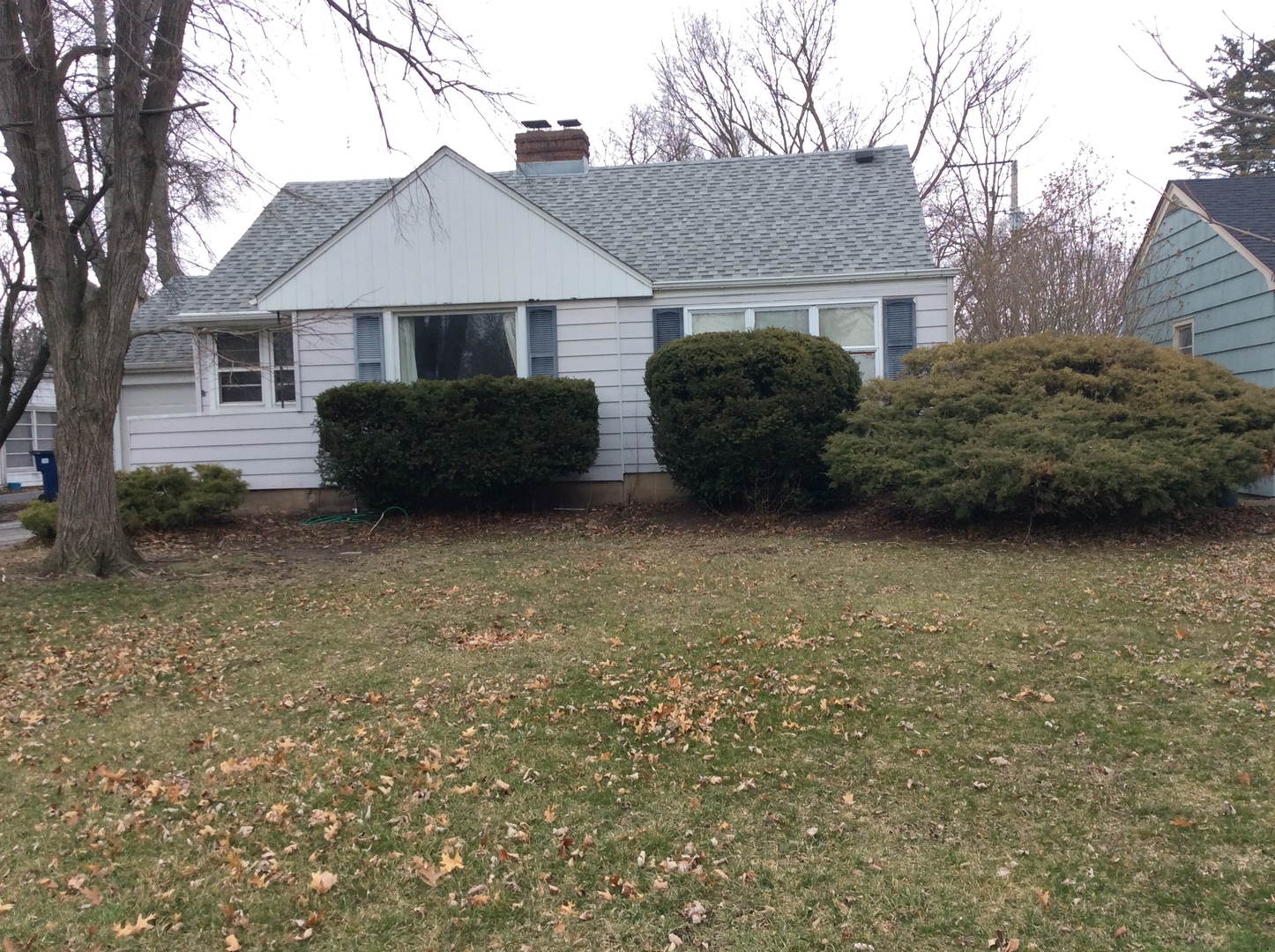 1436 Evergreen Road Homewood, IL 60430 - Photo 2 of 32 a view of a house with backyard and garden