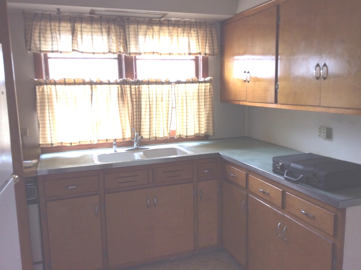 1436 Evergreen Road Homewood, IL 60430 - Photo 9 of 32 a room with a window and a sink