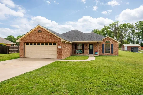 $299,000 | 704 Janis Street, Granbury, TX 76049