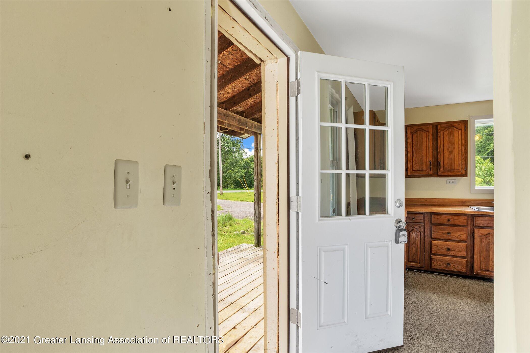 256 South Aurelius Road Mason, MI 48854 - Photo 8 of 29 05-256 S Aurelius Rd-Windowstill Real Es