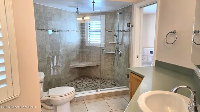 a close up view of washer and dryer