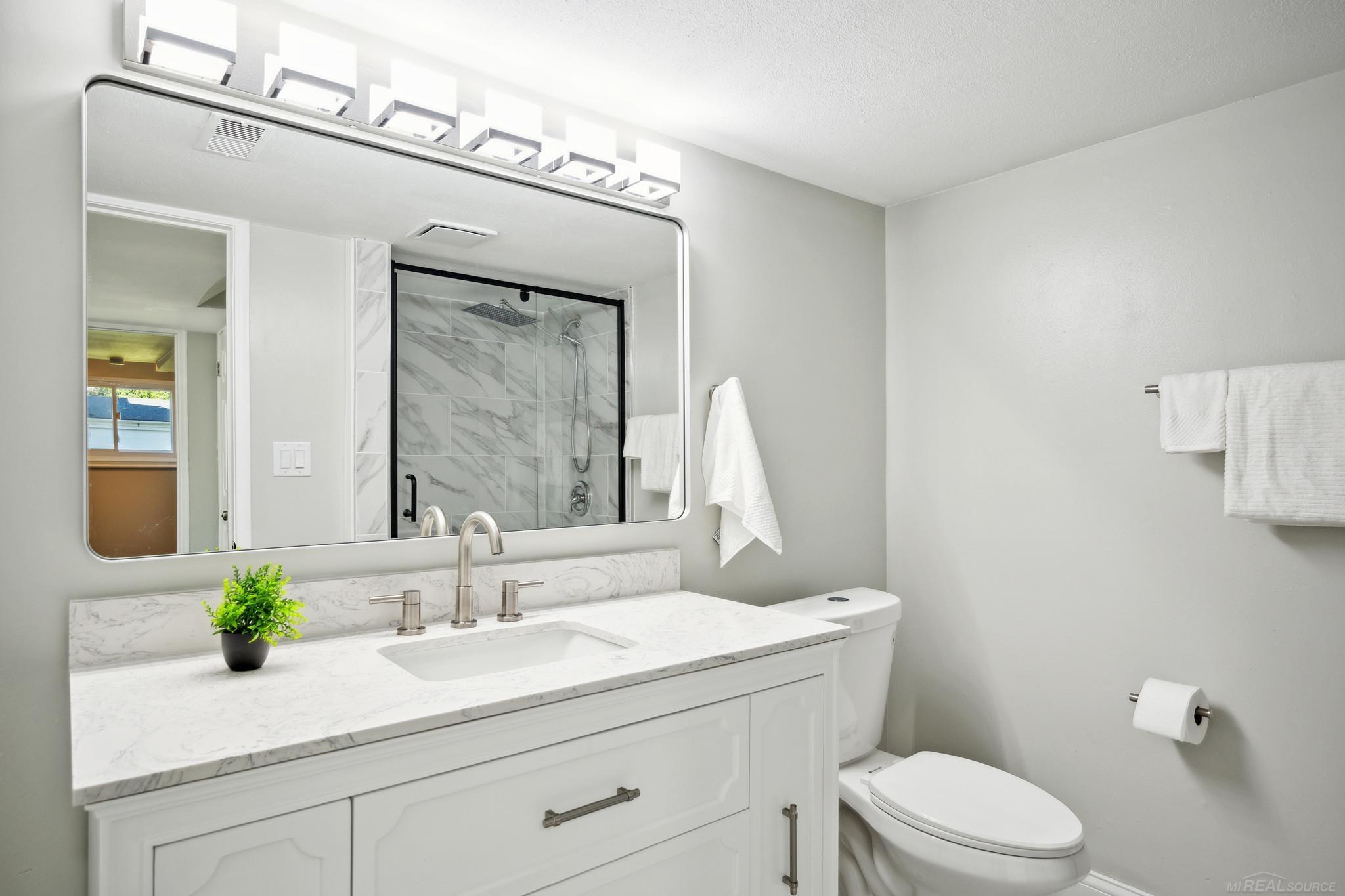 21101 Andover Road Southfield, MI 48076 - Photo 10 of 48 50152053-957626c0-cf9b-44d0-beb7-d1a101bdc1ea.JPG