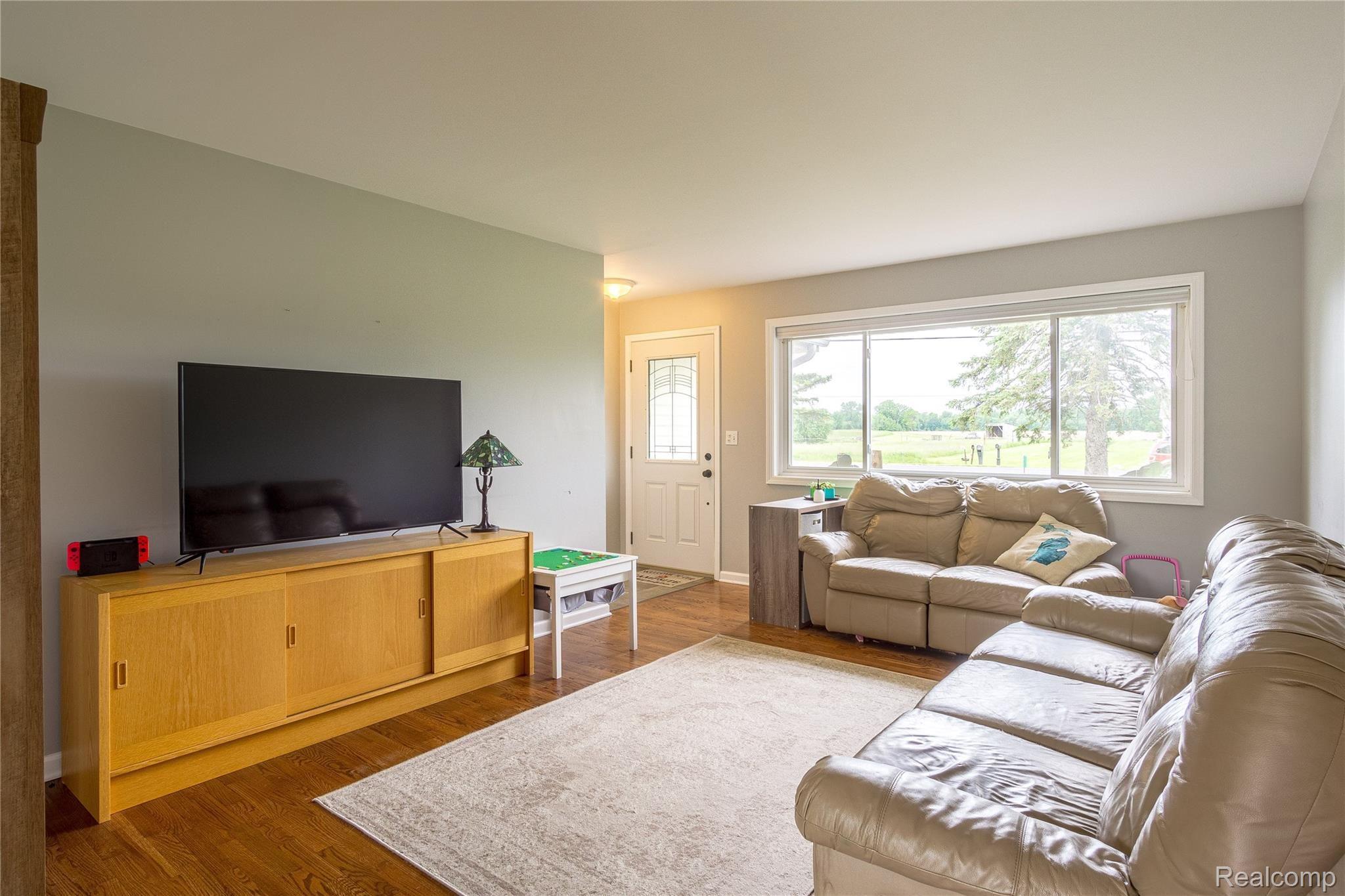 8419 Duffield Road Gaines, MI 48436 - Photo 2 of 21 Interiors (2 of 28).jpg