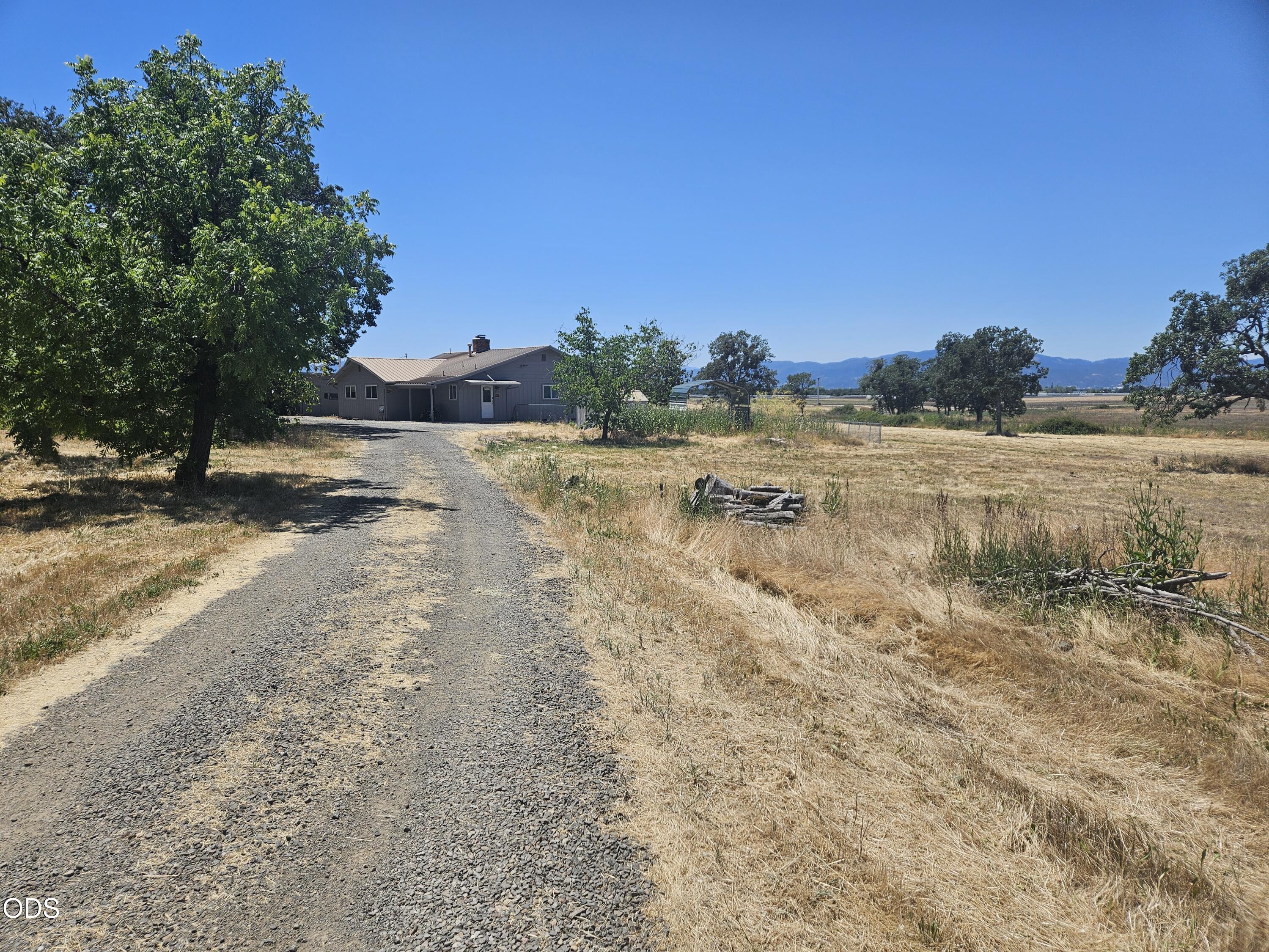 6013 Foothill Road Central Point, OR 97502 - Photo 8 of 23