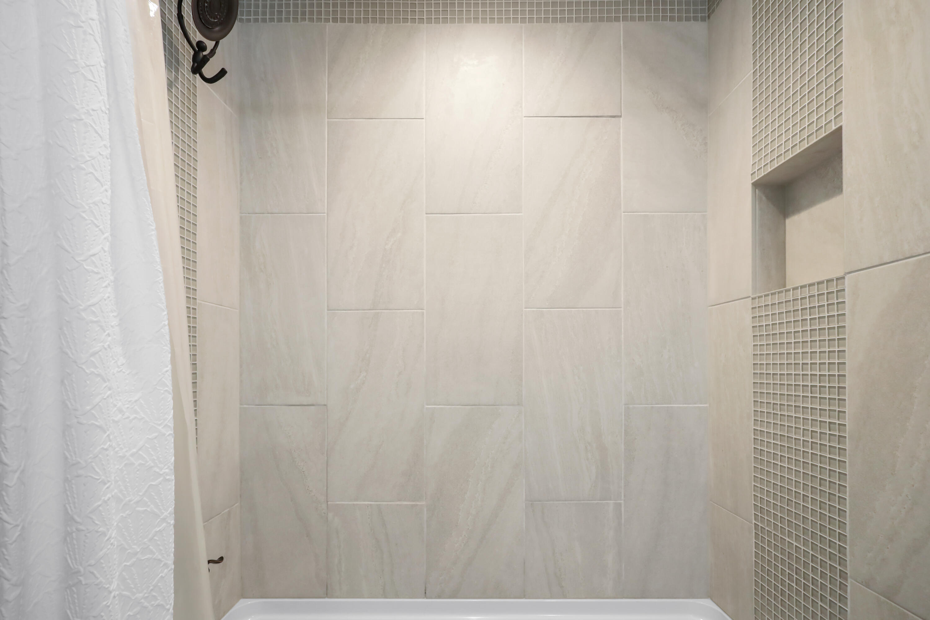 71 Lafavre Lane DeFuniak Springs, FL 32433 - Photo 19 of 32 a bathroom with a shower