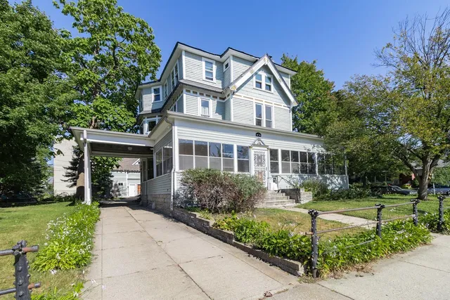 $750,000 | 565 Holly Avenue, St. Paul, MN 55102