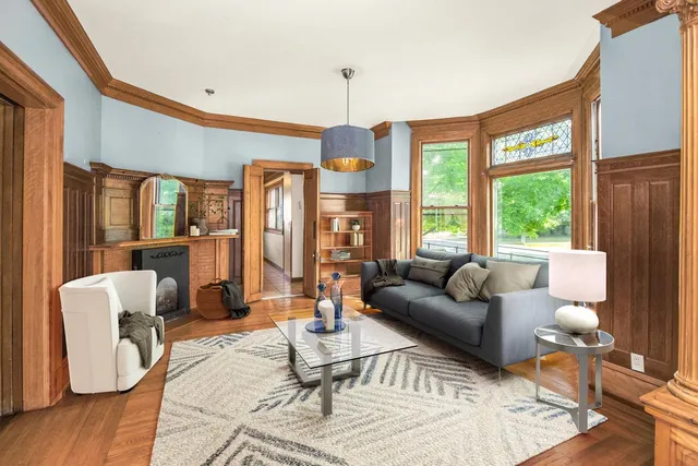 $750,000 | 565 Holly Avenue, St. Paul, MN 55102