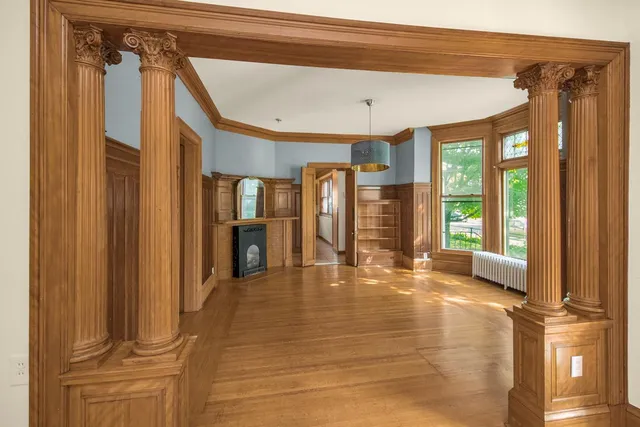 $750,000 | 565 Holly Avenue, St. Paul, MN 55102