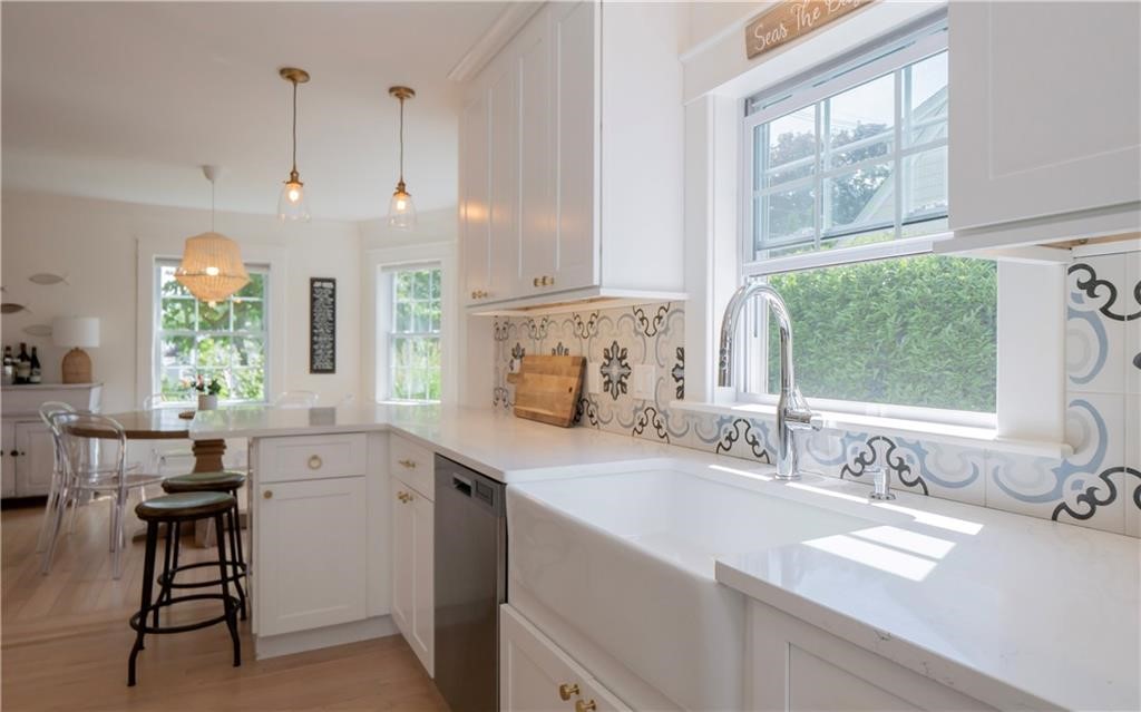 122 Ruggles Avenue Newport, RI 02840 - Photo 8 of 50
