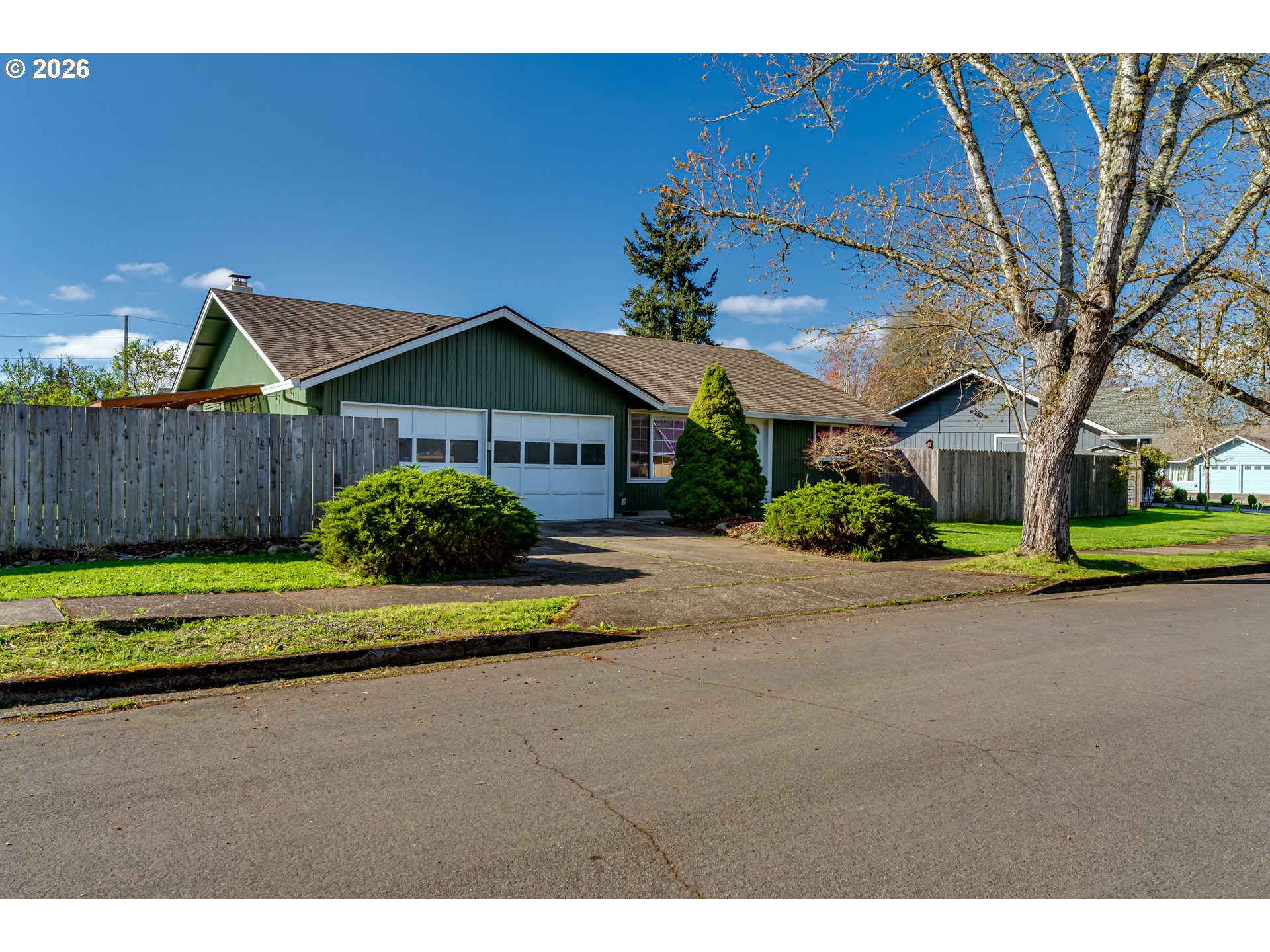3958 Pam Street Eugene, OR 97402 - Photo 2 of 35