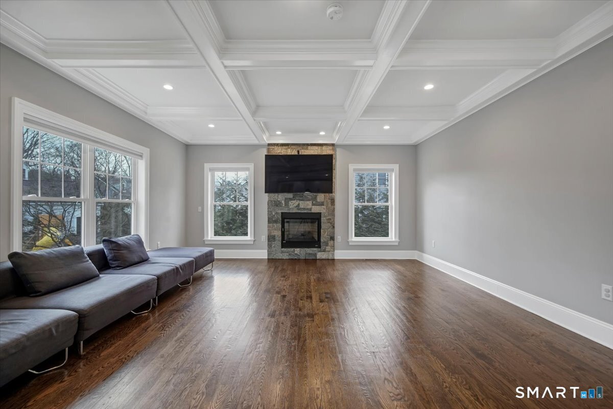 1049 Stillwater Road Stamford, CT 06902 - Photo 7 of 32