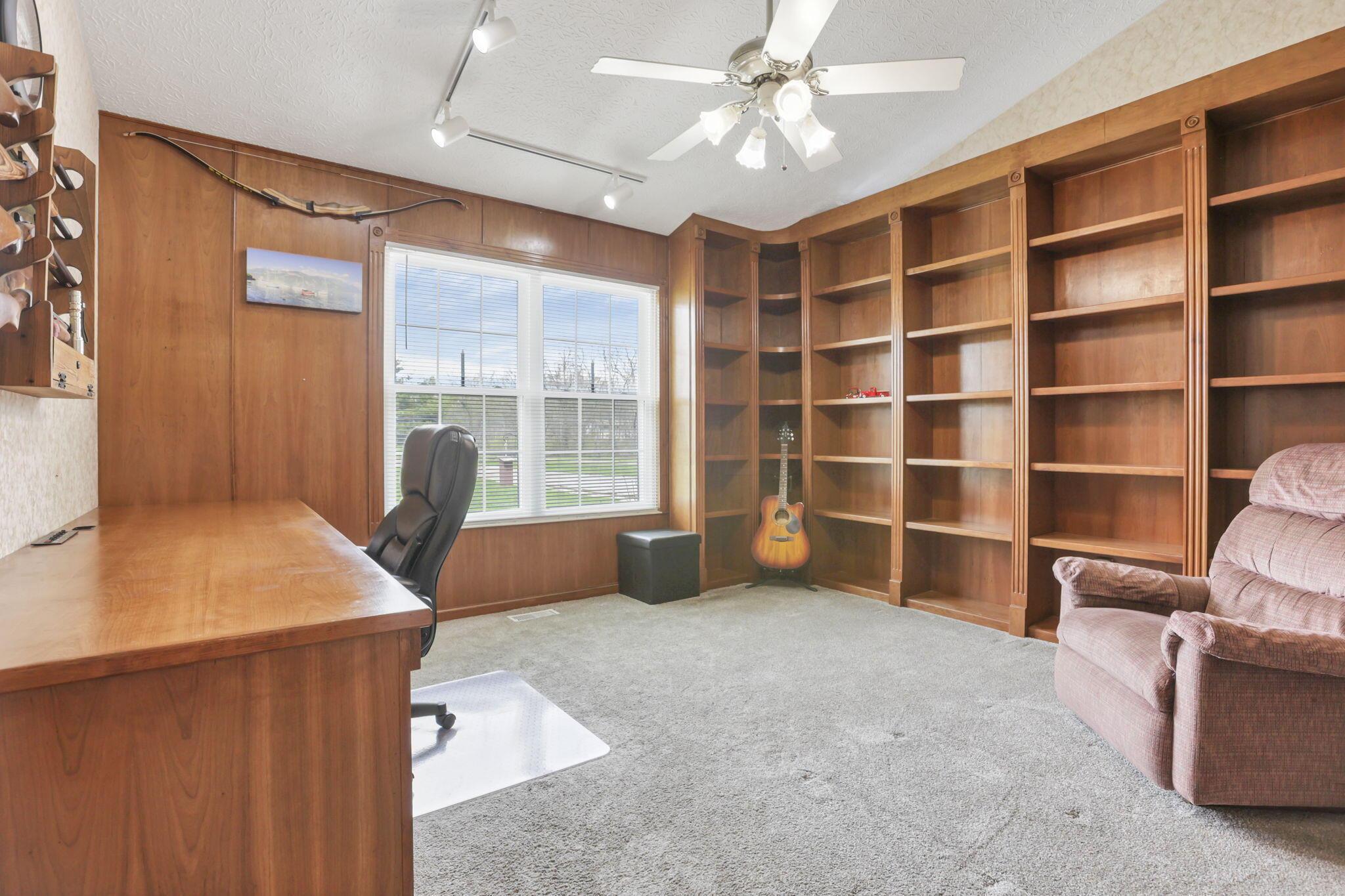 7771 Columbus Road Southwest Pataskala, OH 43062 - Photo 41 of 102 Office/Den Space