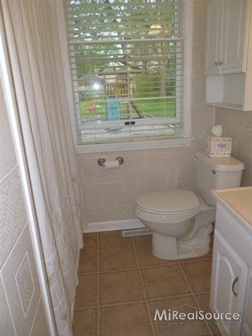 3485 York Rochester, MI 48309 - Photo 15 of 21 31148569-14.JPG