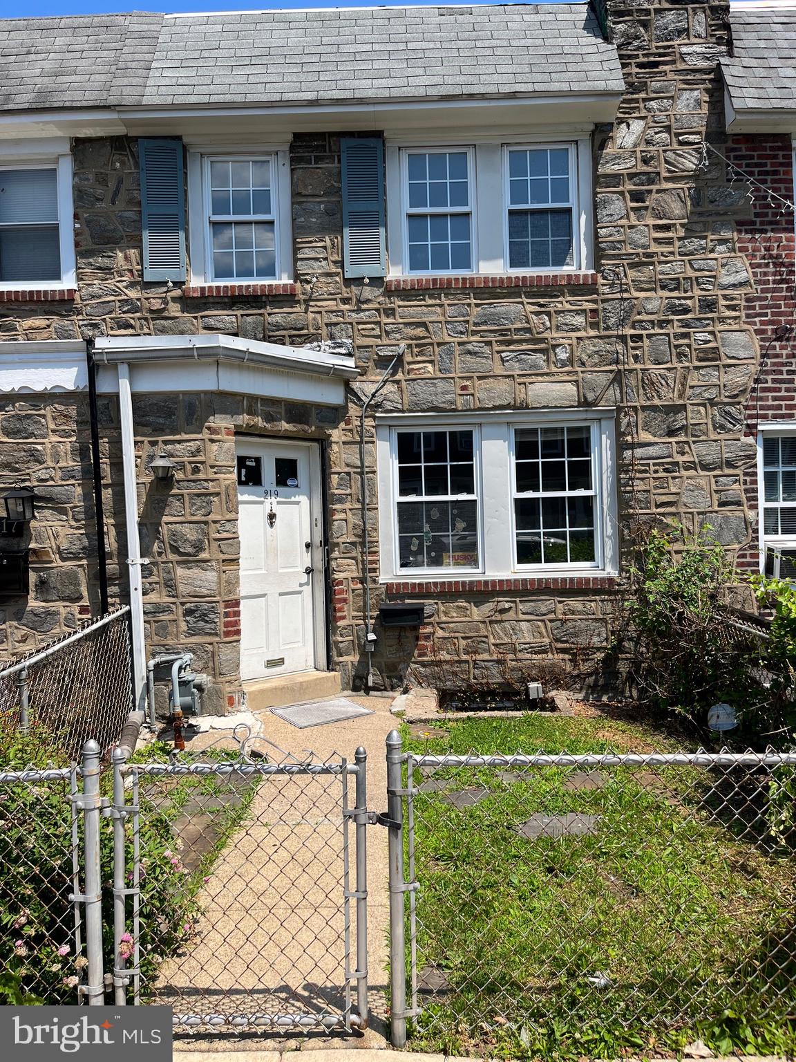 219 Glendale Road Upper Darby, PA 19082 - Photo 1 of 22