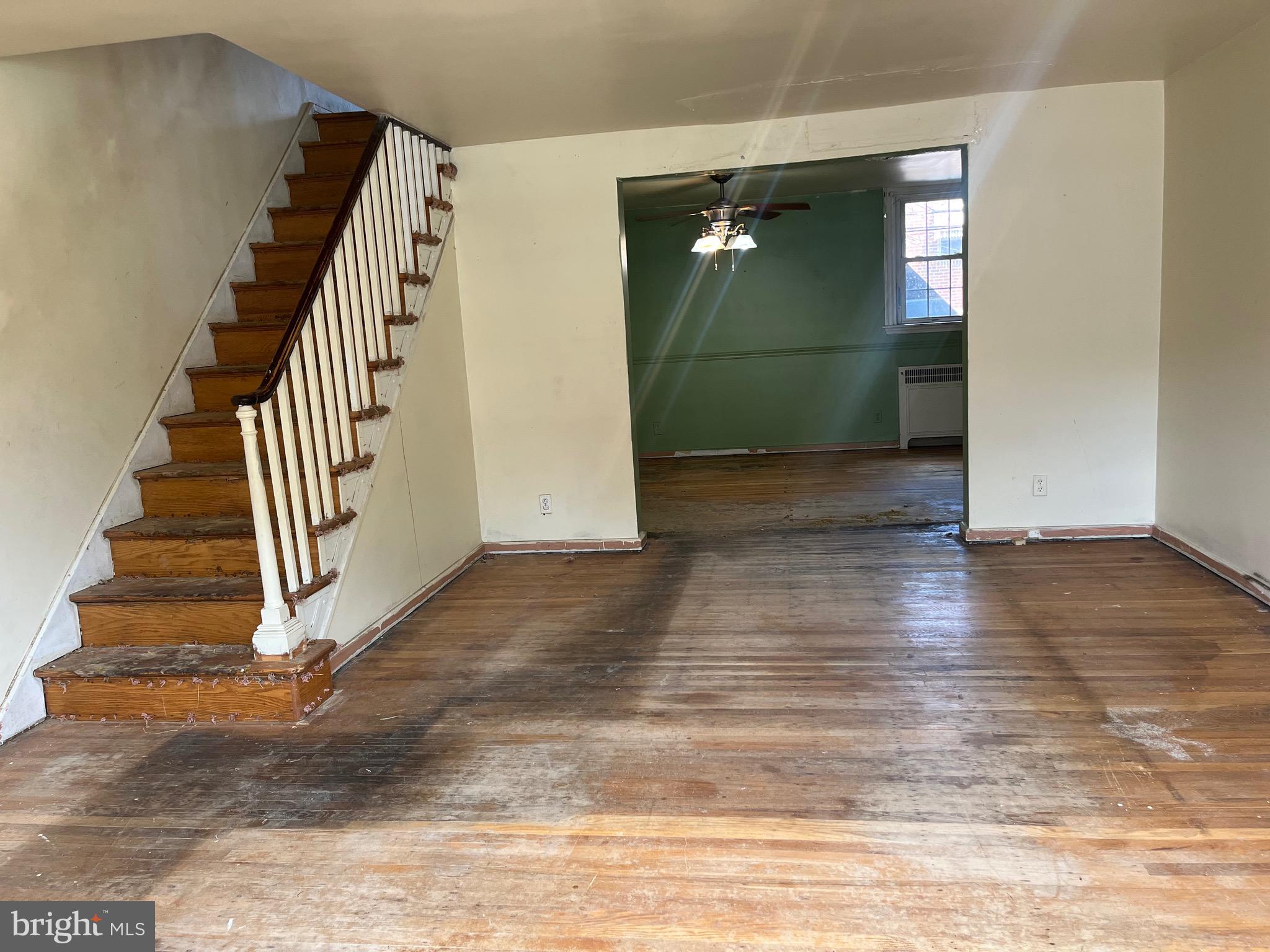 219 Glendale Road Upper Darby, PA 19082 - Photo 4 of 22