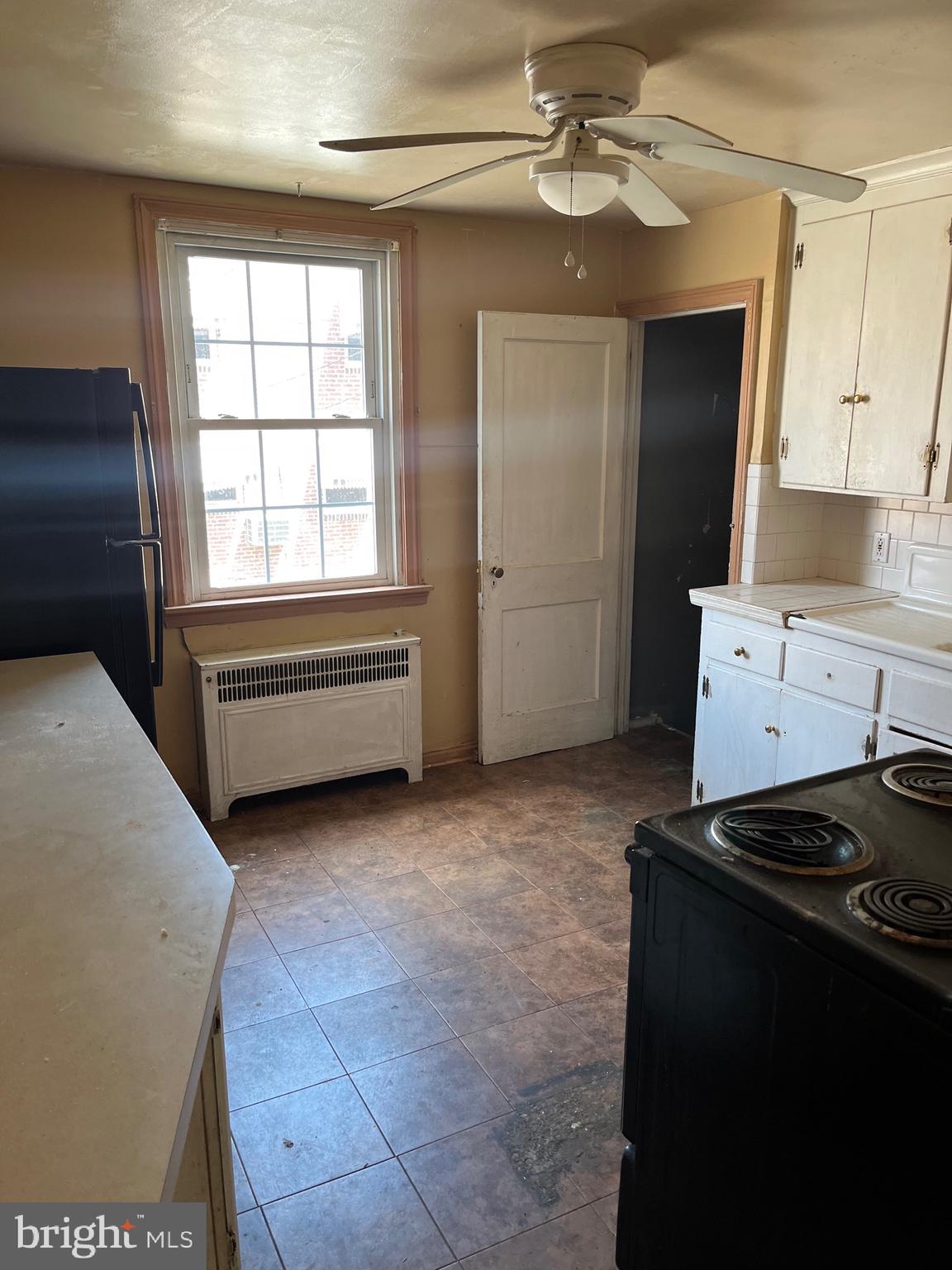 219 Glendale Road Upper Darby, PA 19082 - Photo 6 of 22