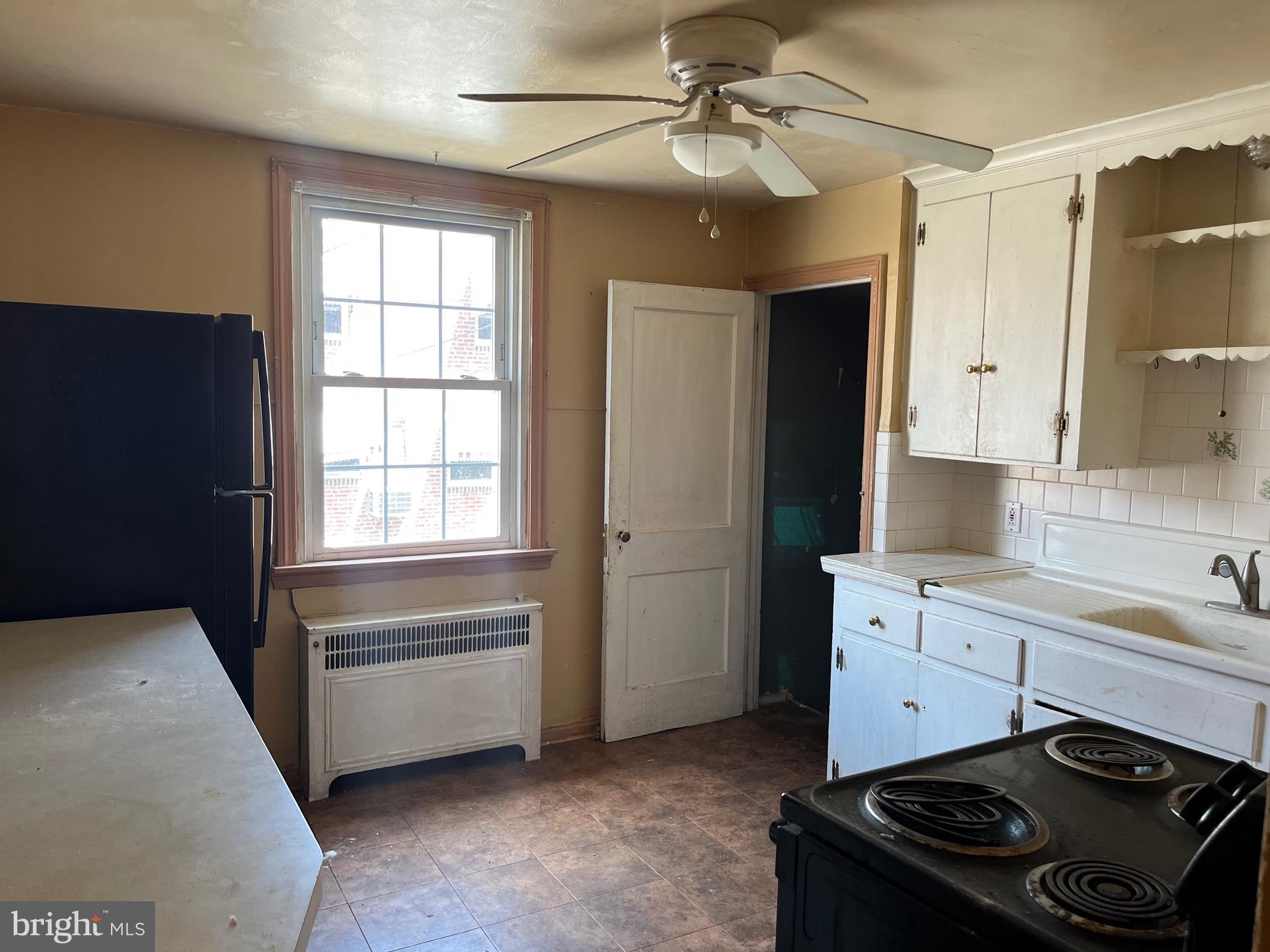 219 Glendale Road Upper Darby, PA 19082 - Photo 7 of 22