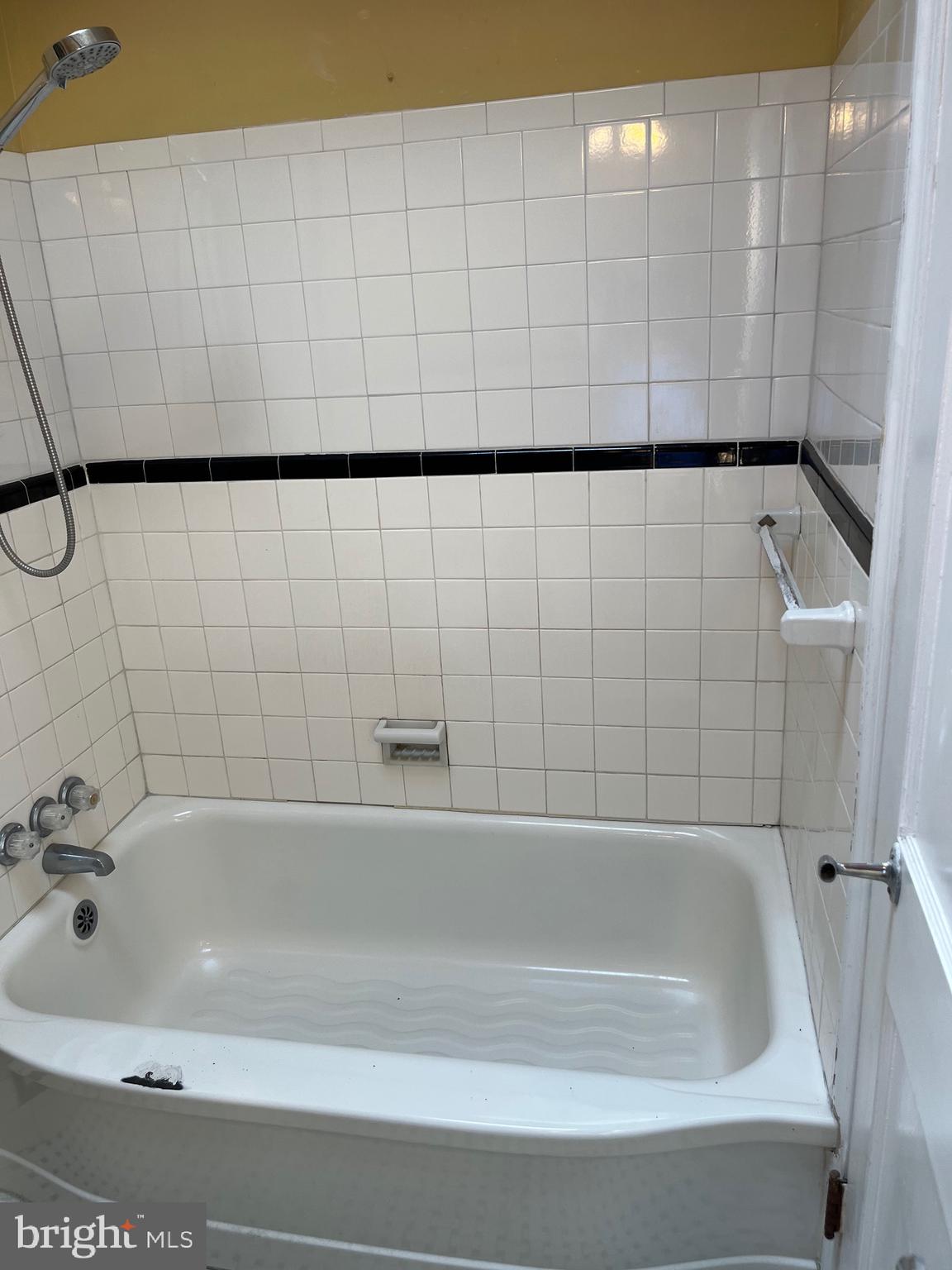219 Glendale Road Upper Darby, PA 19082 - Photo 10 of 22