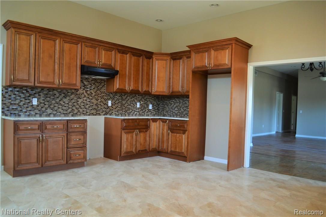 25354 Karr Road Belleville, MI 48111 - Photo 6 of 28 6.JPG