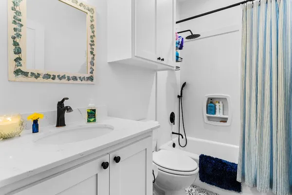 $690,000 | 229 Knollwood Creek, Onalaska, TX 77360