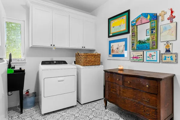 $690,000 | 229 Knollwood Creek, Onalaska, TX 77360