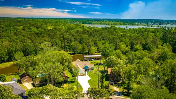 $690,000 | 229 Knollwood Creek, Onalaska, TX 77360