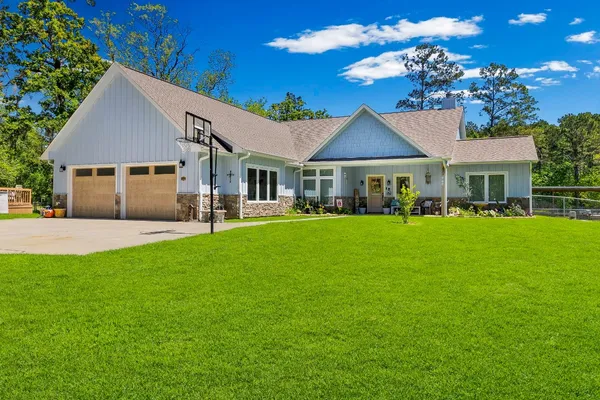 $690,000 | 229 Knollwood Creek, Onalaska, TX 77360