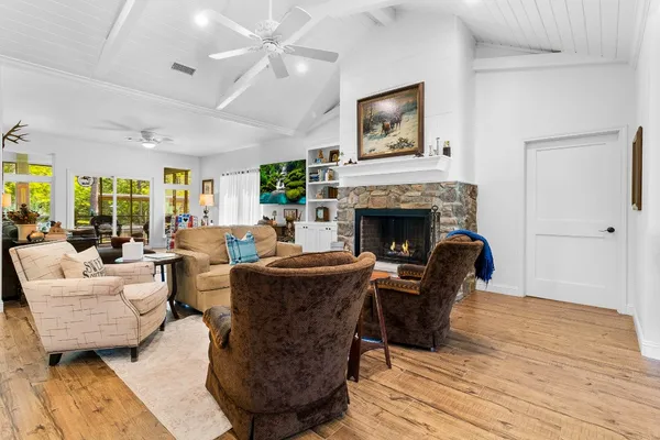 $690,000 | 229 Knollwood Creek, Onalaska, TX 77360